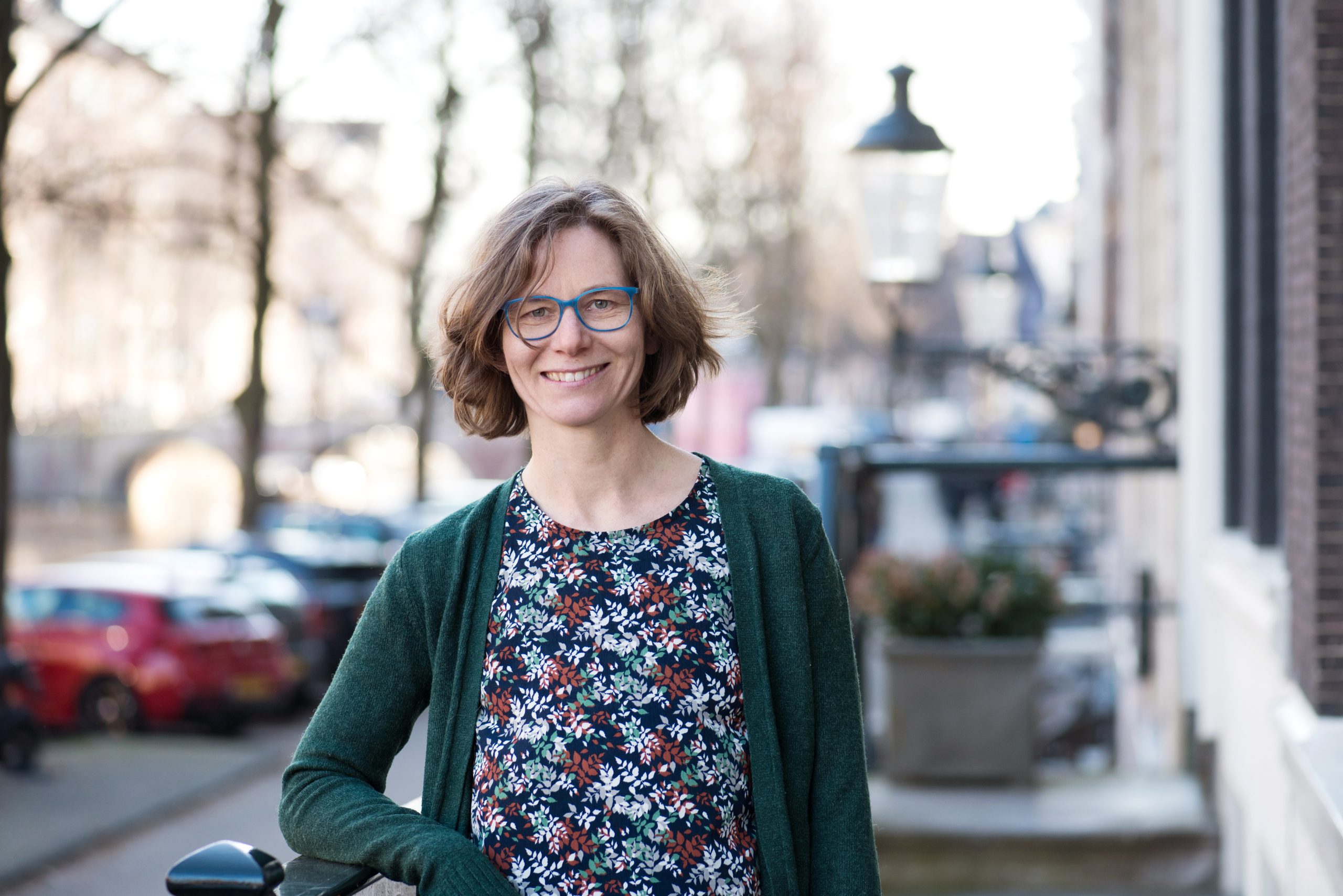 Dr. Julia Bader